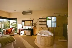 Hollywood Mansion in Bakoven – photo 3 thumbnail