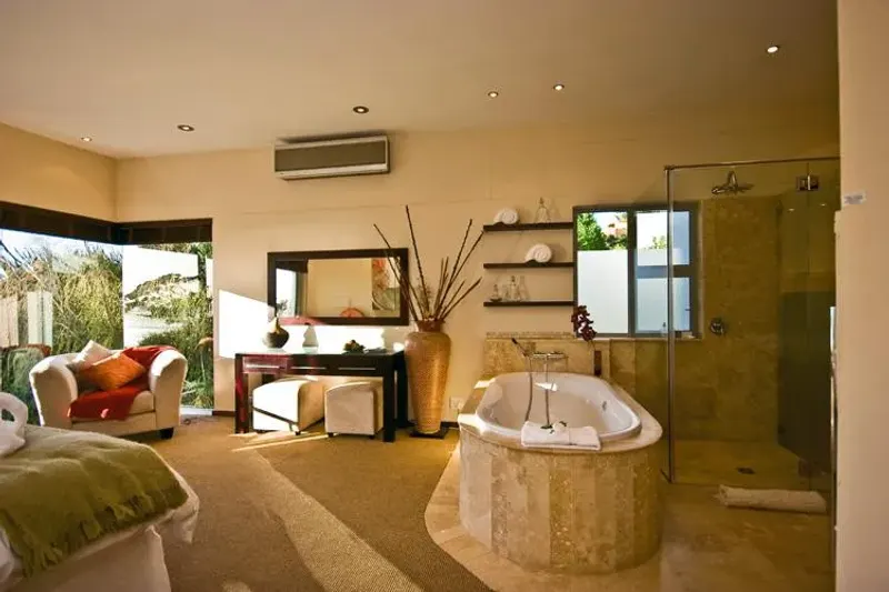 Hollywood Mansion in Bakoven – photo 3