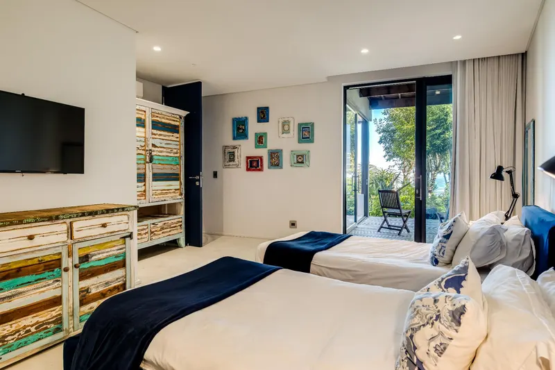 Coral Sea in camps bay – photo 32