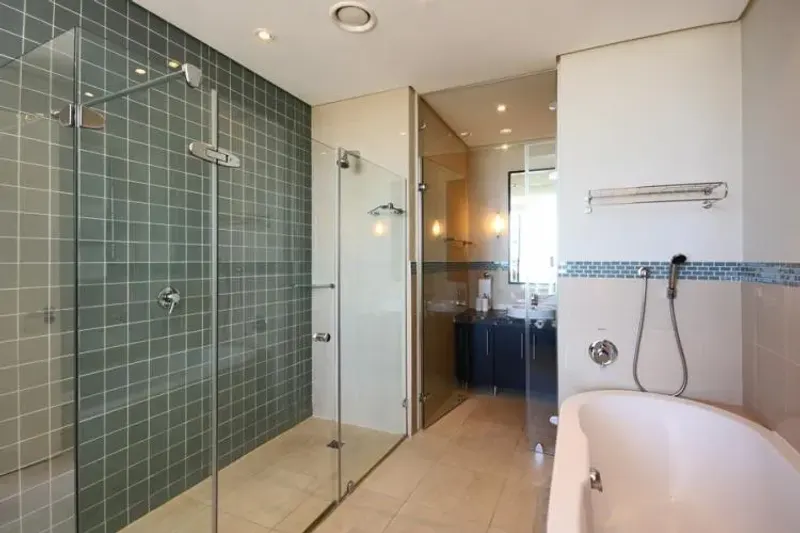 Juliette 6th Floor Apartment in V&A Waterfront – photo 17
