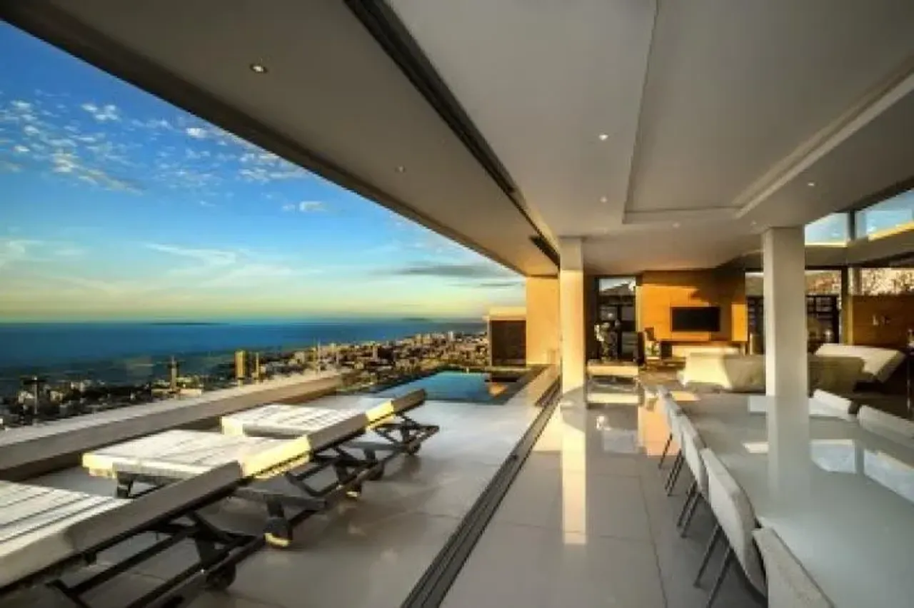Top Road Villa in Fresnaye
