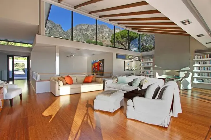 16 Woodford Villa in Camps Bay – photo 1