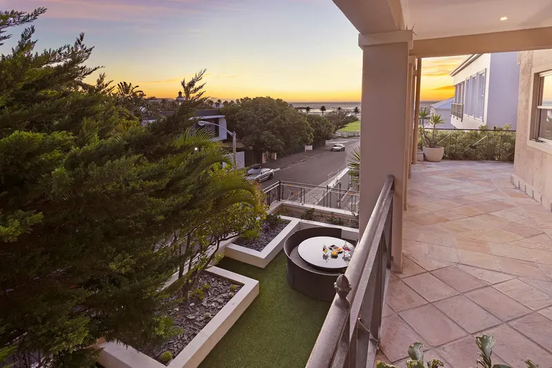Beachy Villa in Camps Bay – photo 18