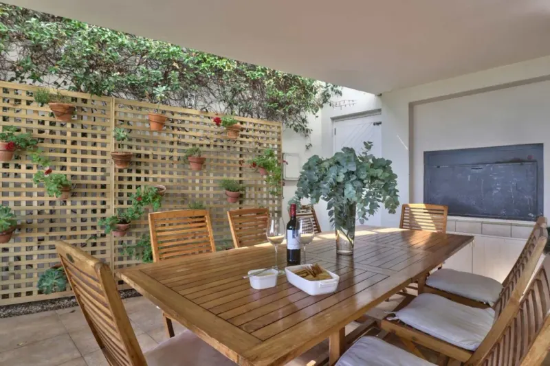 Tree Rd Villa in Camps Bay – photo 31
