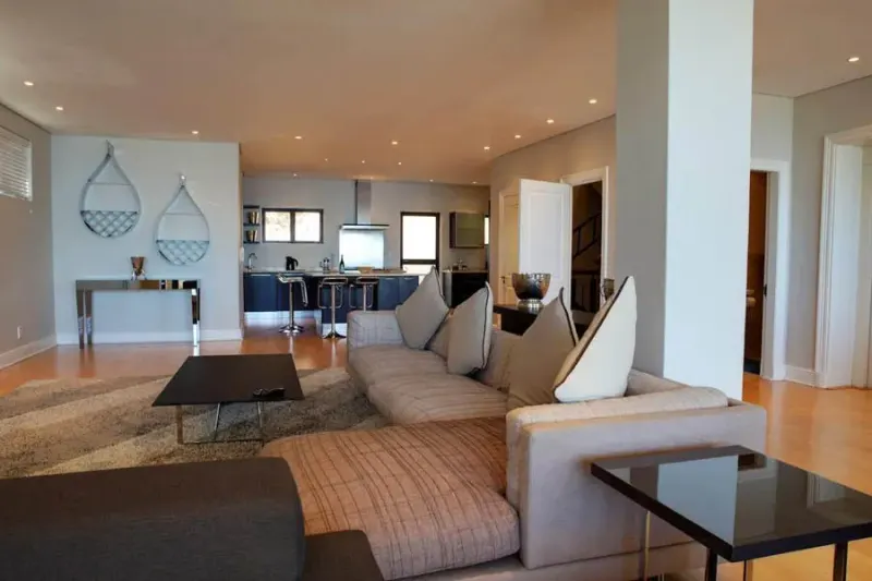 Medburn Views Penthouse in Camps Bay – photo 2