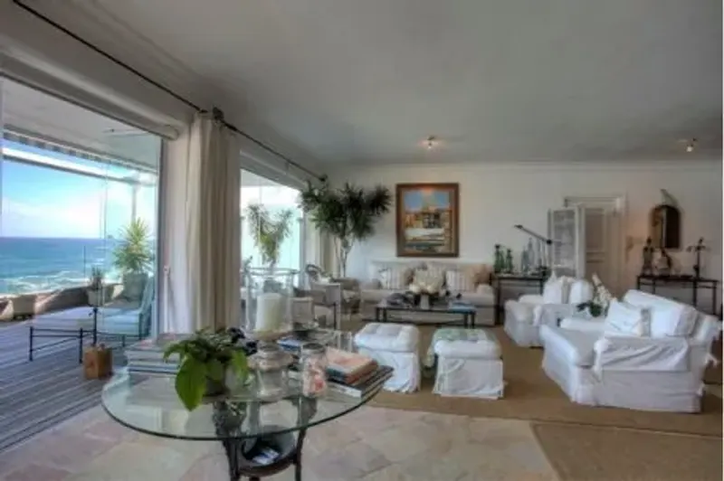 Moses Beach Apartment in Clifton – photo 8