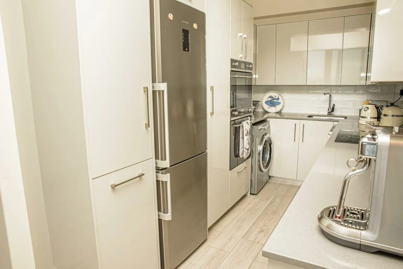 property_de039666-ff96-4b43-a4f3-5ca3502779da_33