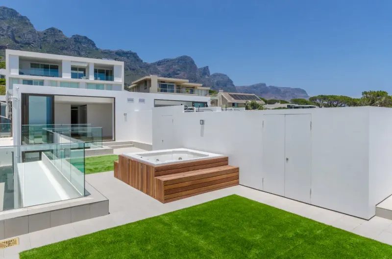 24 Geneva - 12 Bedroom Villa in Camps Bay – photo 38