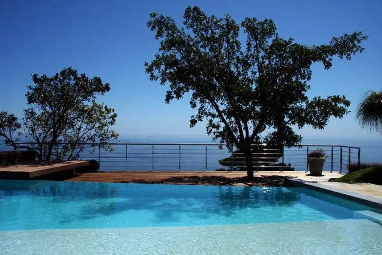 Upper Camps Bay Guest House in Bakoven