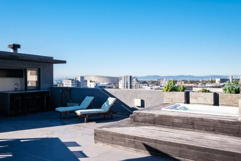 Penthouse on S in Three Anchor Bay – photo 32