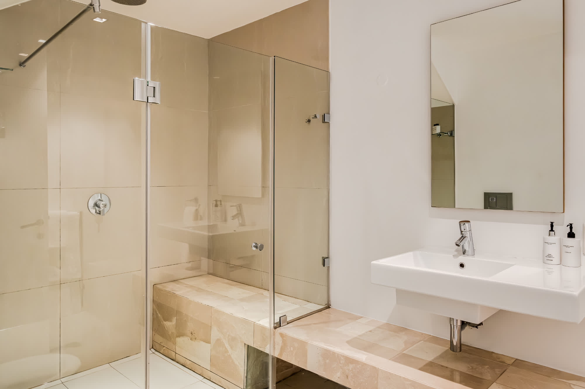 property_e05e5791-3515-4cf0-9f84-59a556c34384_13