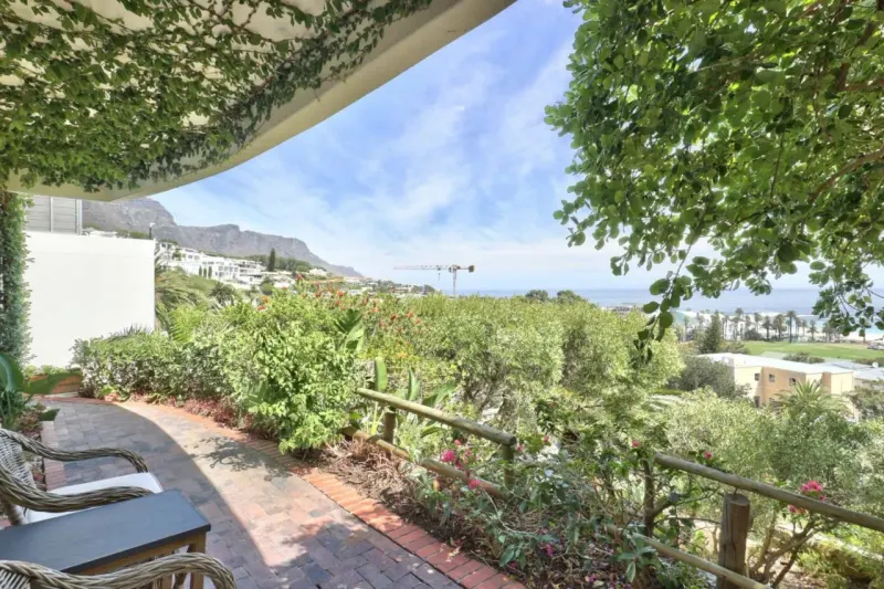 Tree Rd Villa in Camps Bay – photo 22