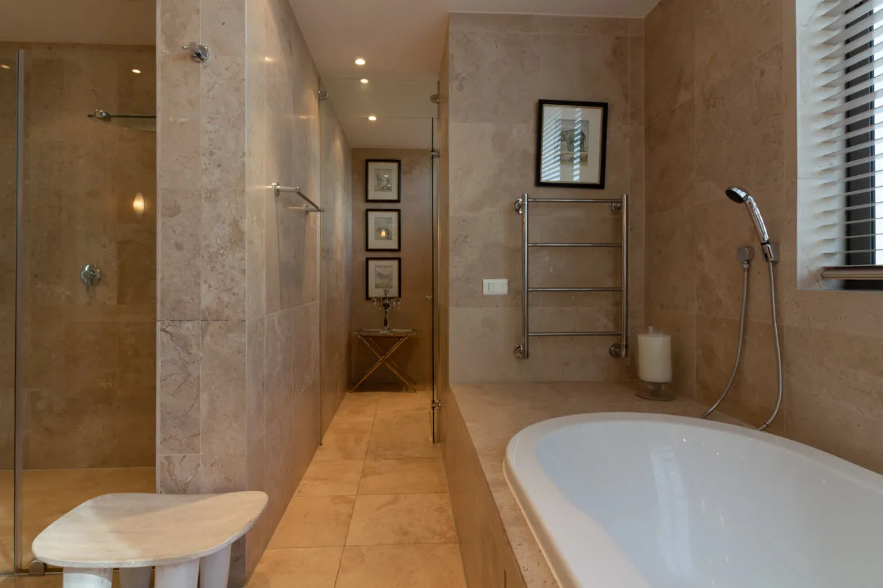 property_e167baef-91cc-48b7-905c-a0289e6da169_56
