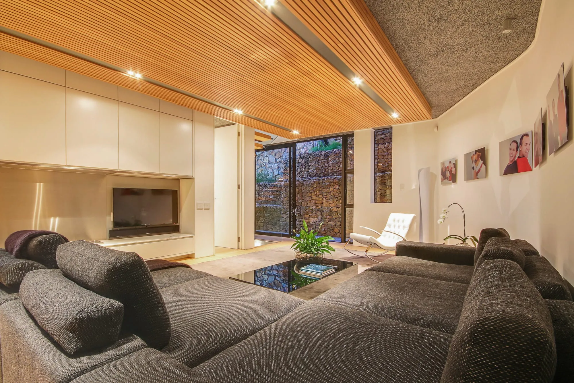 property_e173bdfd-b0ea-4d8b-8702-bef389d25936_14