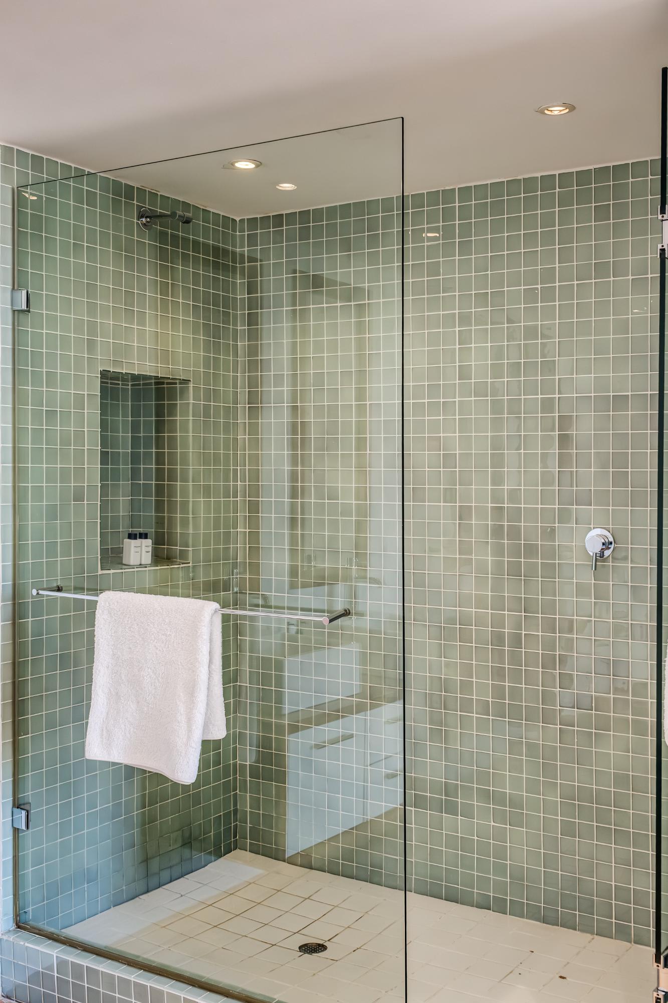 property_e1f259c6-5d3b-4c9a-89c3-4fdcb4252120_21