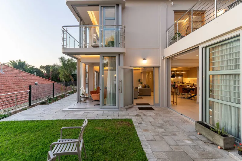 Lisburn On Clifton Beach House in Clifton – photo 36