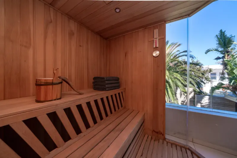 Amara Lincoln in Camps Bay – photo 32
