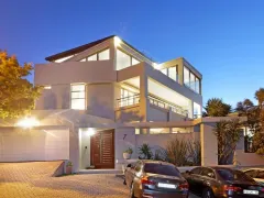 7 on First Crescent in Camps Bay – photo 5 thumbnail