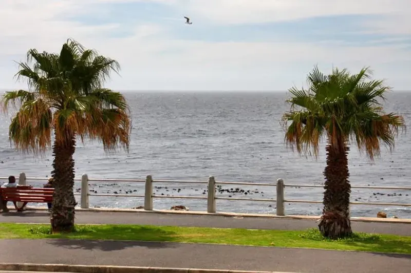 Seaside Garden Apartment in Sea Point – photo 3