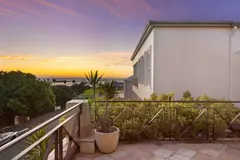 Beachy Villa in Camps Bay – photo 1 thumbnail