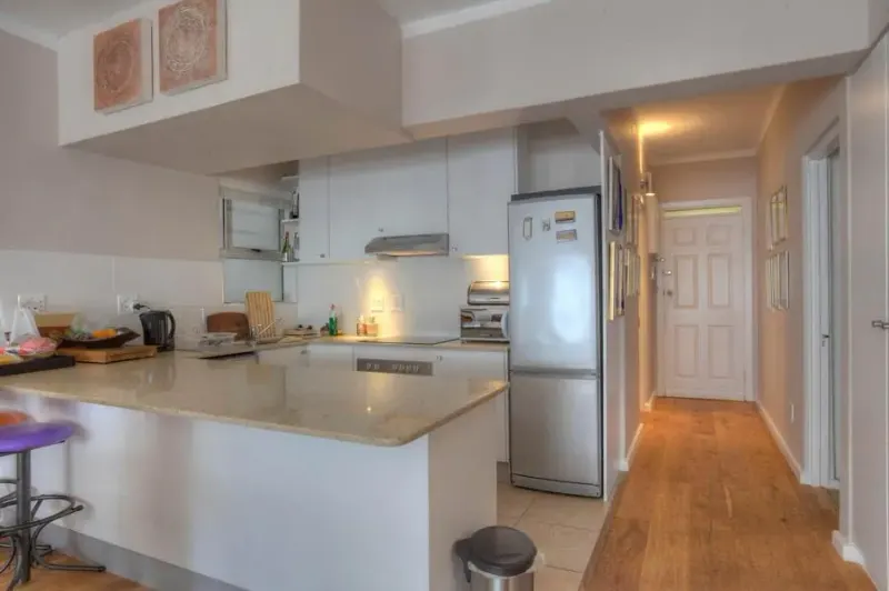 Beach Court Apartment in Sea Point – photo 5