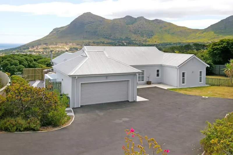 Idyllic Noordhoek in Noordhoek – photo 14