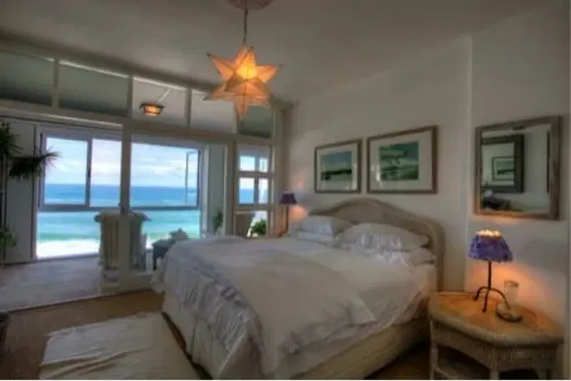 Moses Beach Apartment in Clifton – photo 15