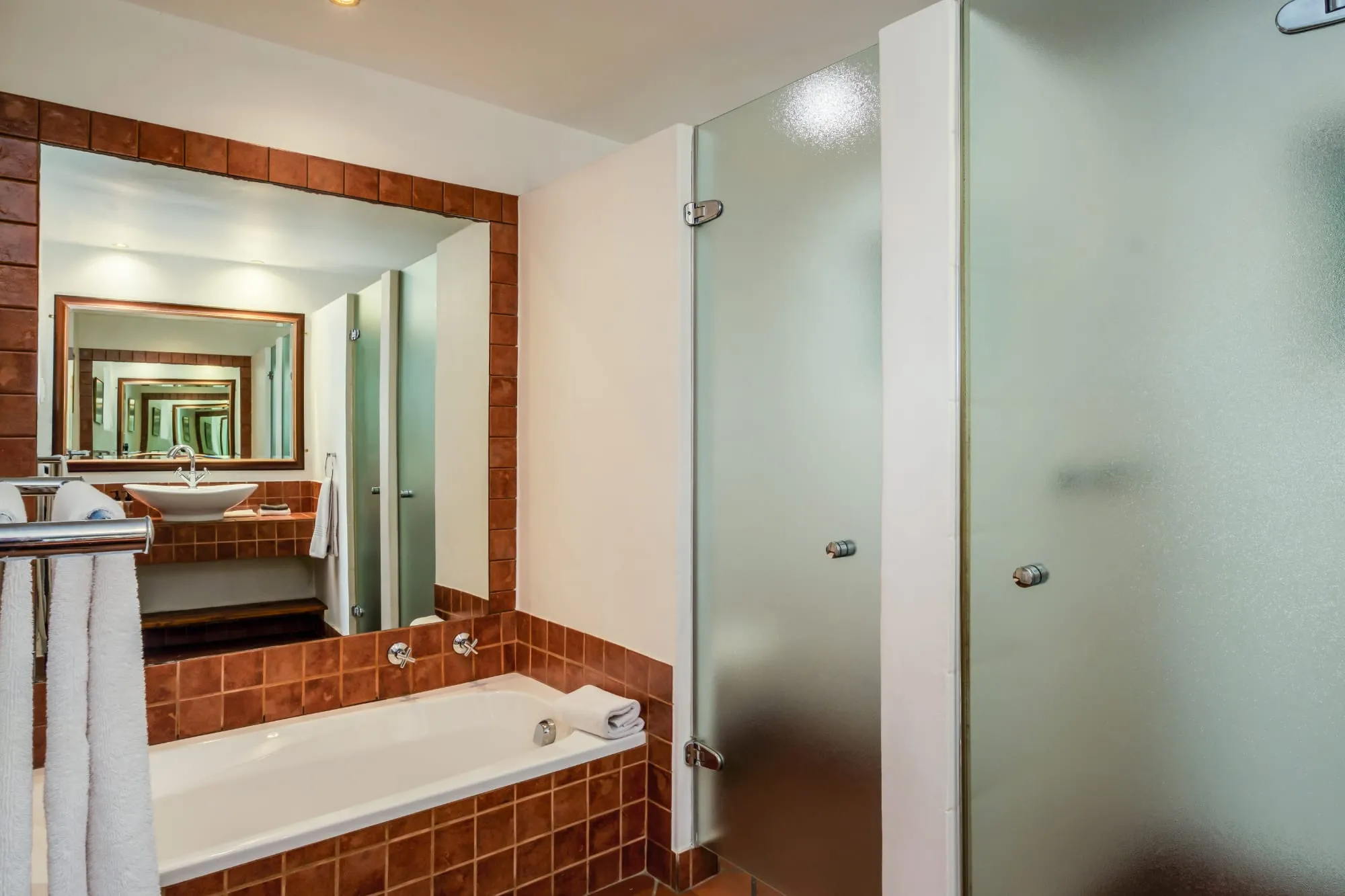 property_e80f5032-a63e-4a27-a9bd-7039621a7930_16