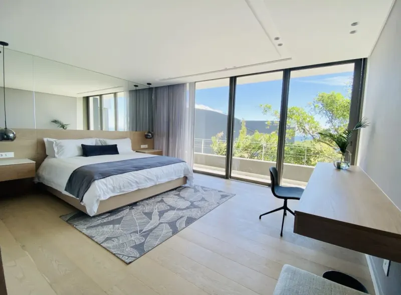 Montana Ruby in Camps Bay – photo 31