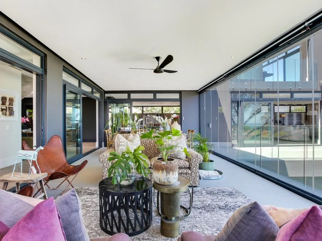 property_e8d28cdf-9e8b-4a37-8cdb-f3bdad82944e_3