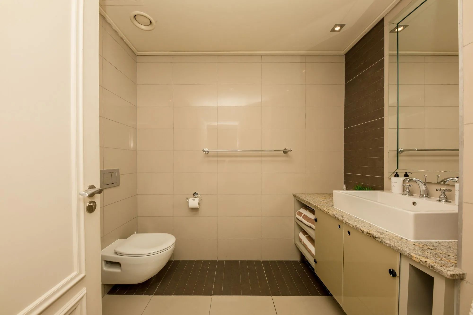 property_e989ac68-0f42-401c-b953-1ab3f0177c59_15