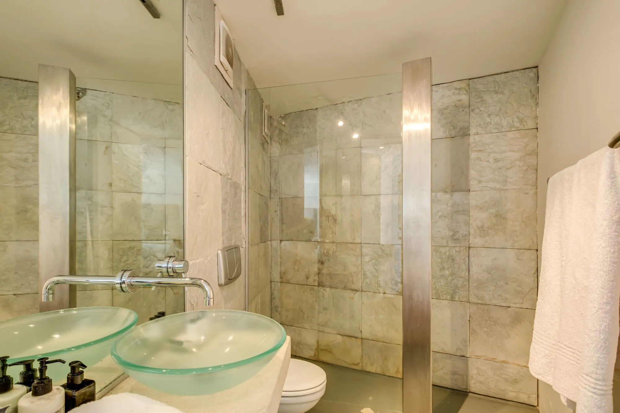 property_ea37e43c-020d-48a5-8a3e-5fd9c03e01fe_20