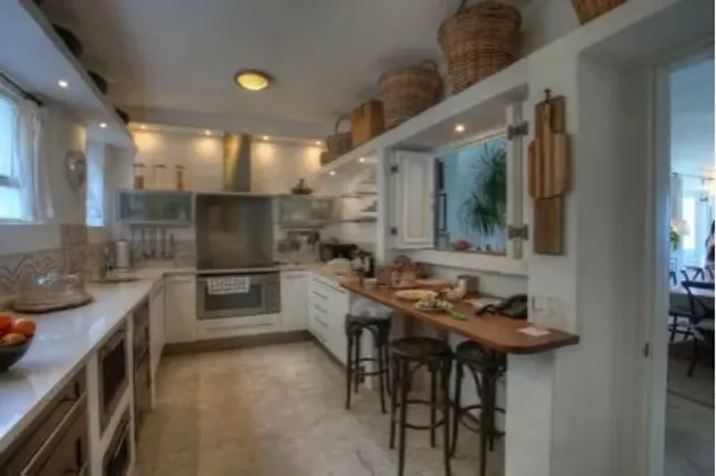 Moses Beach Apartment in Clifton – photo 5