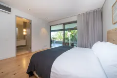 Amara Lincoln in Camps Bay – photo 37 thumbnail