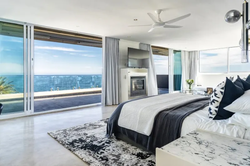 The Crescent Villa in Camps Bay – photo 3