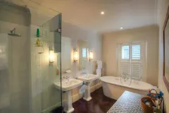 Vineyard Farmhouse in Constantia Heights – photo 1 thumbnail