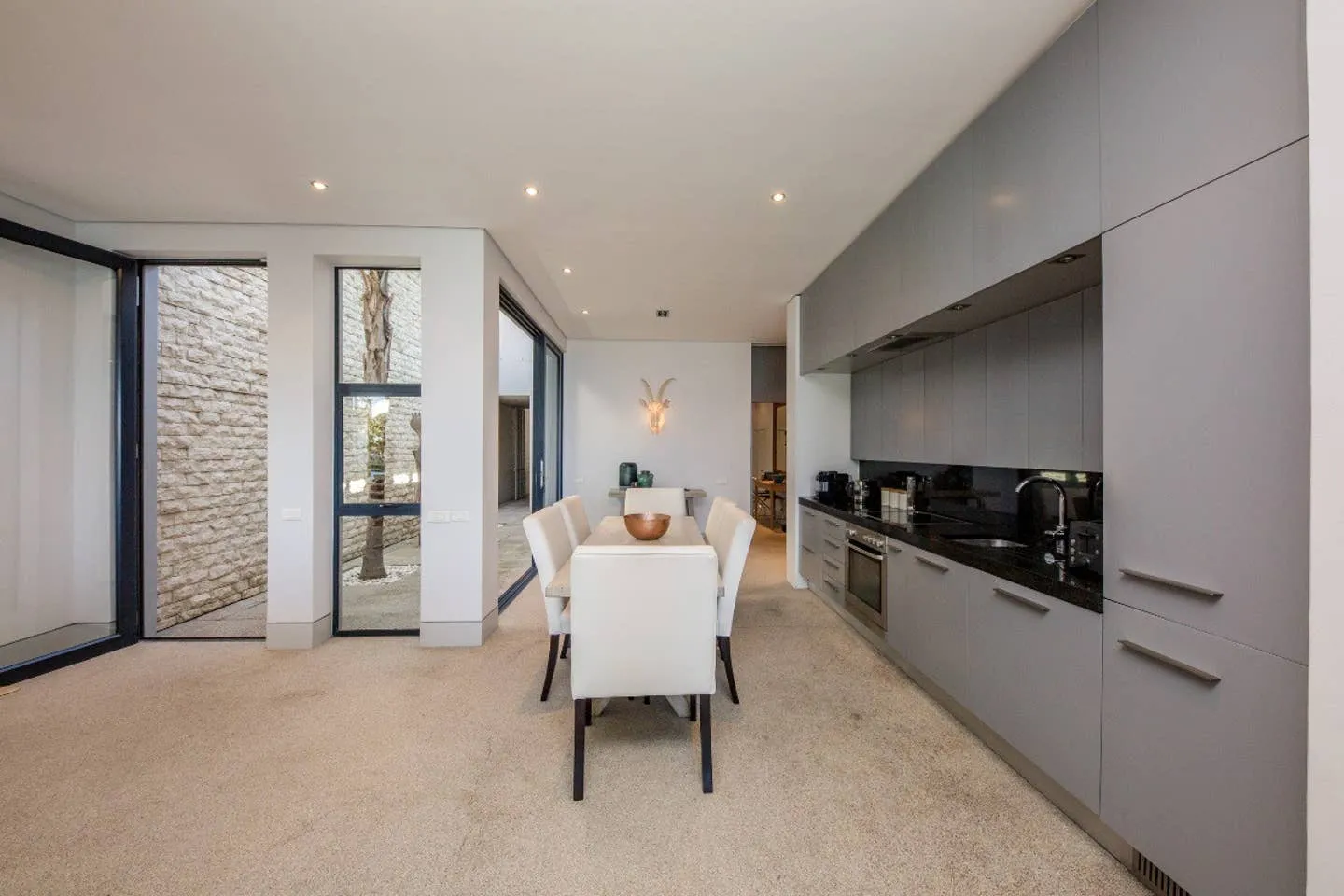 property_ee54be40-3eef-437a-9803-6b0300caefd7_13