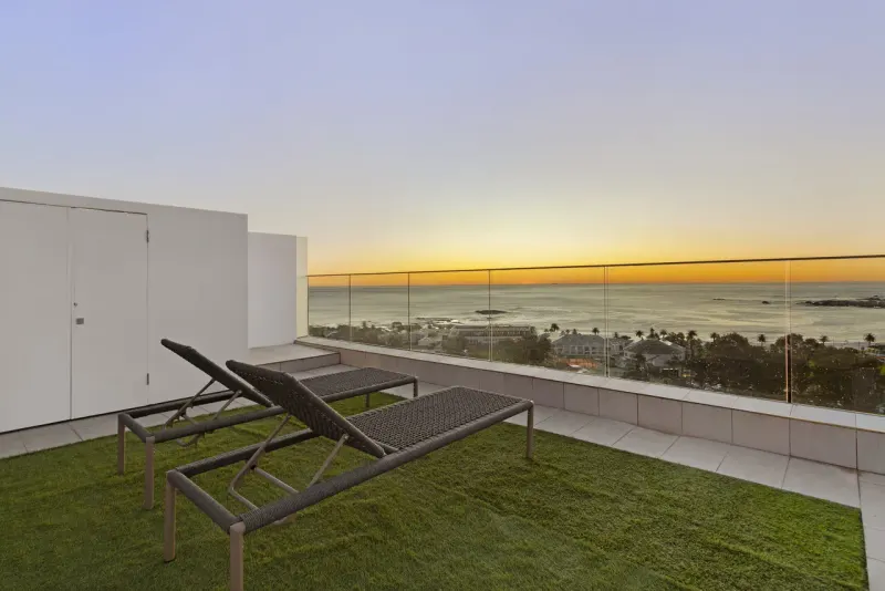 24 Geneva - 12 Bedroom Villa in Camps Bay – photo 35