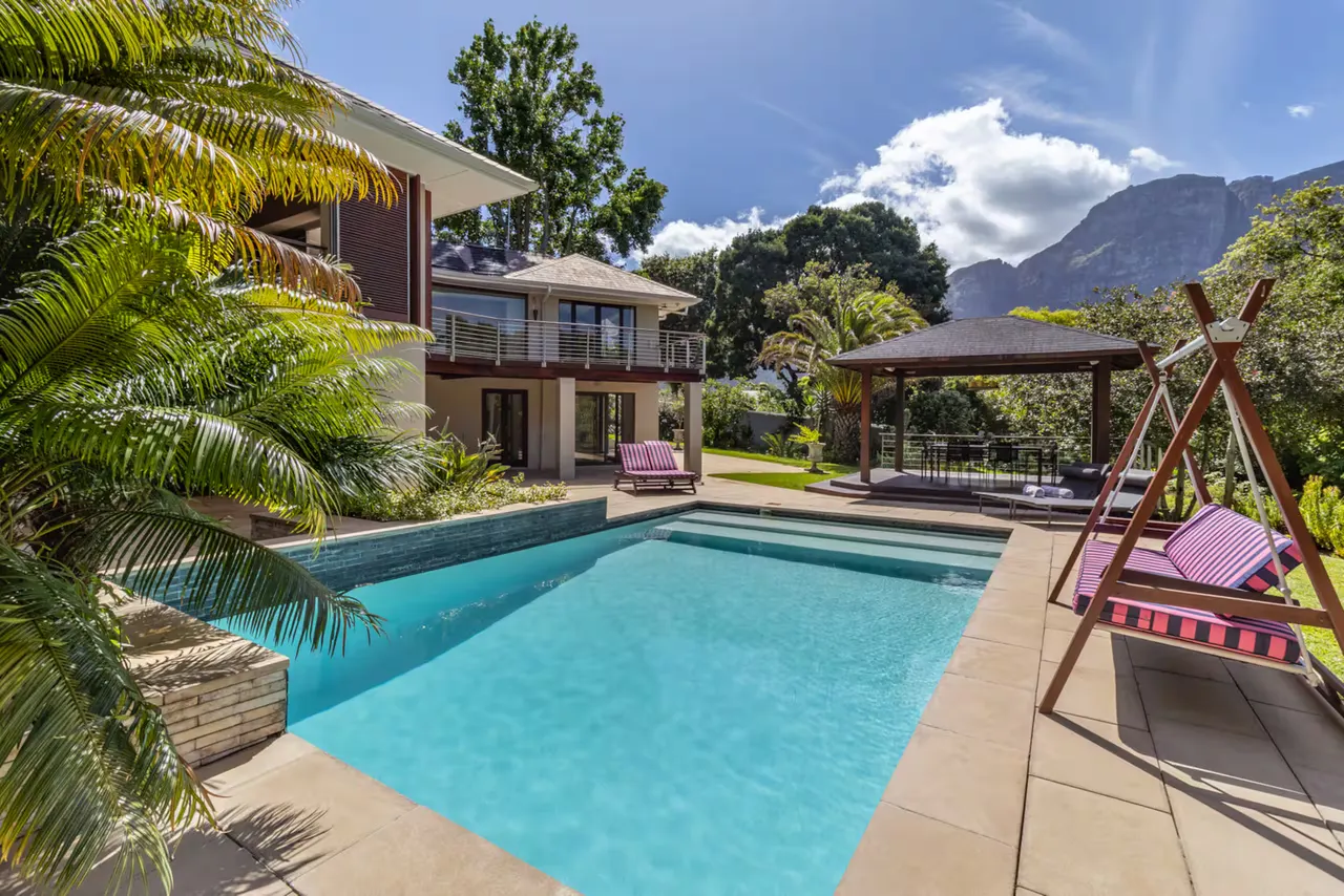 Southern Retreat in Bishopscourt