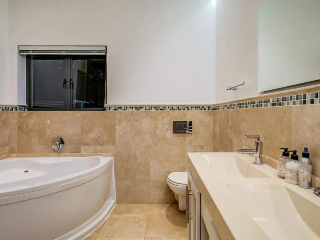 property_f0136f7d-27ae-481a-8fd9-e516e3ef5e81_34
