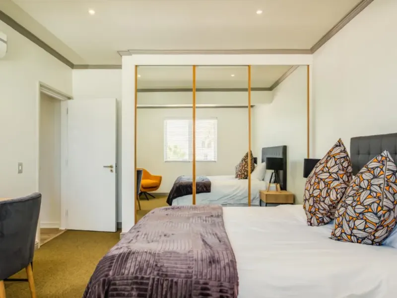 Majolica Apartment in Mouille Point – photo 9