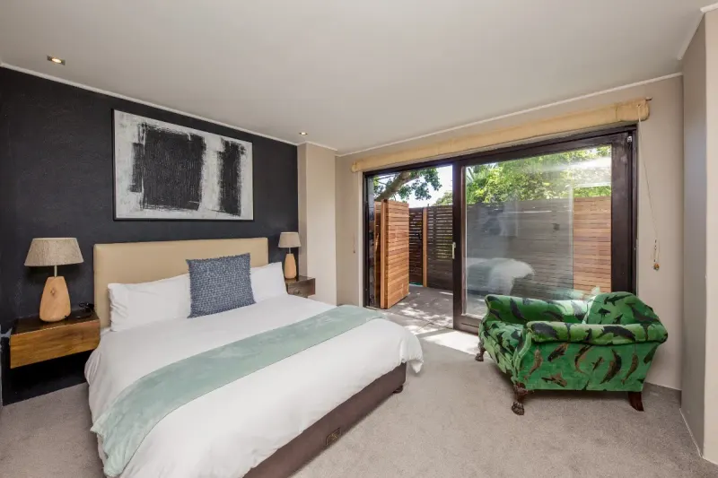17 Geneva Lower in Camps Bay – photo 2