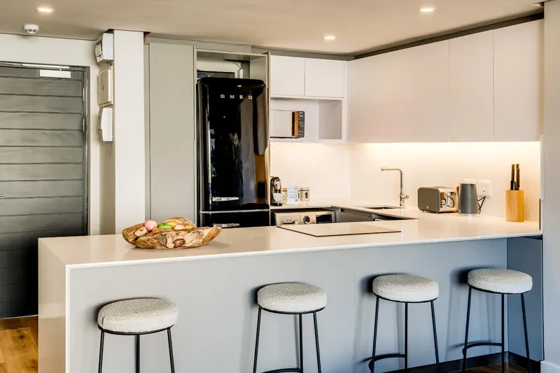 Bantry Suite (101) in Bantry Bay – photo 12