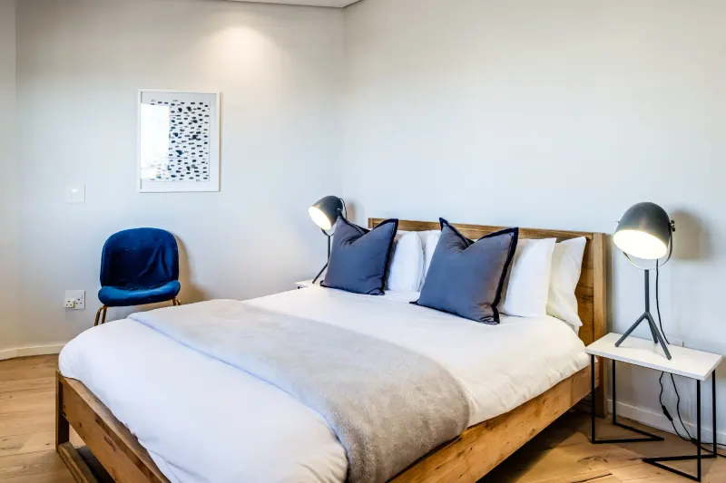Penthouse on S in Three Anchor Bay – photo 5