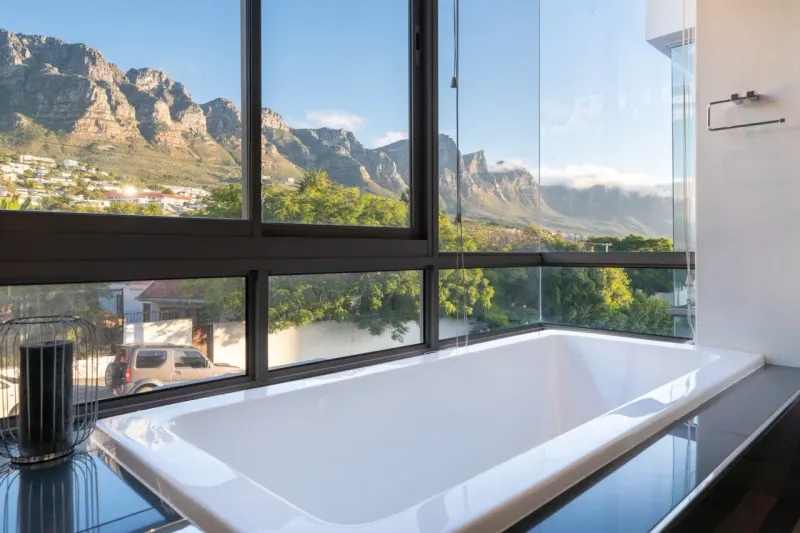 Amara Lincoln in Camps Bay – photo 3
