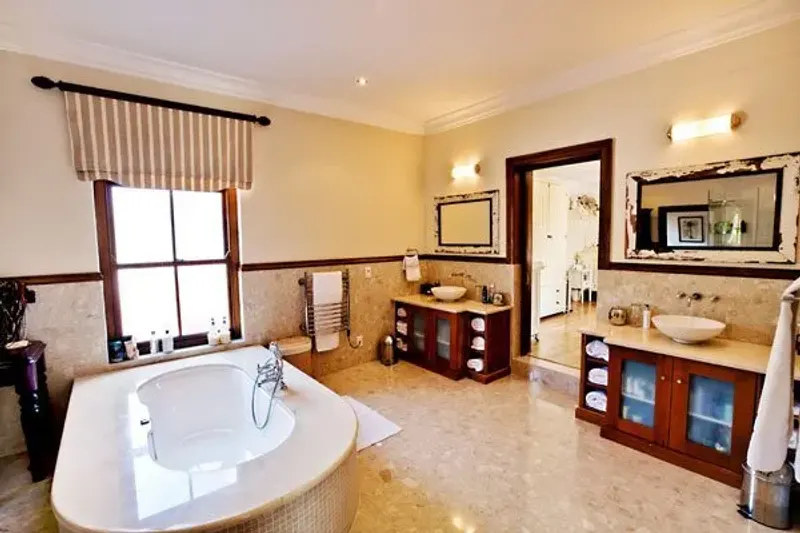 Brommersvlei Villa in Constantia Heights – photo 11