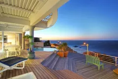 Bali Bay Beach and Mountain Retreat in Camps Bay – photo 2 thumbnail