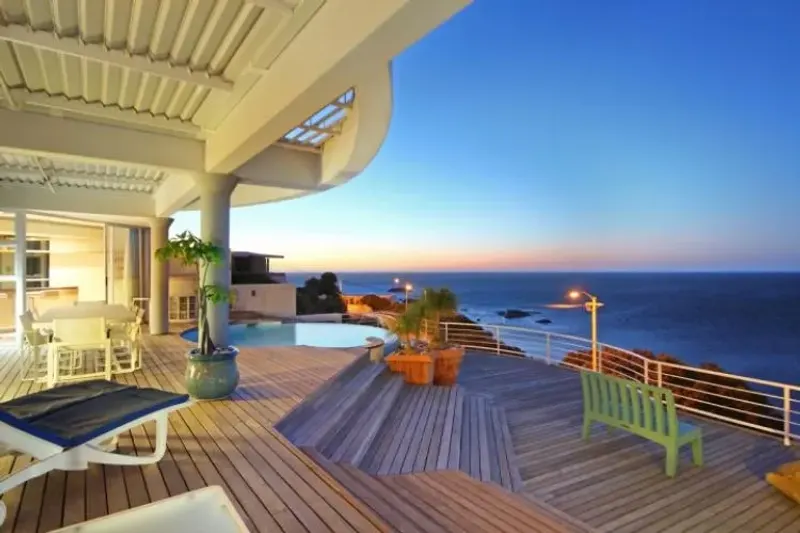Bali Bay Beach and Mountain Retreat in Camps Bay – photo 2