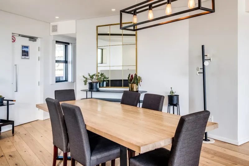 Penthouse on S in Three Anchor Bay – photo 7