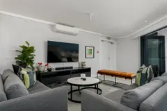 Queens Penthouse in Sea Point  – photo 11 thumbnail